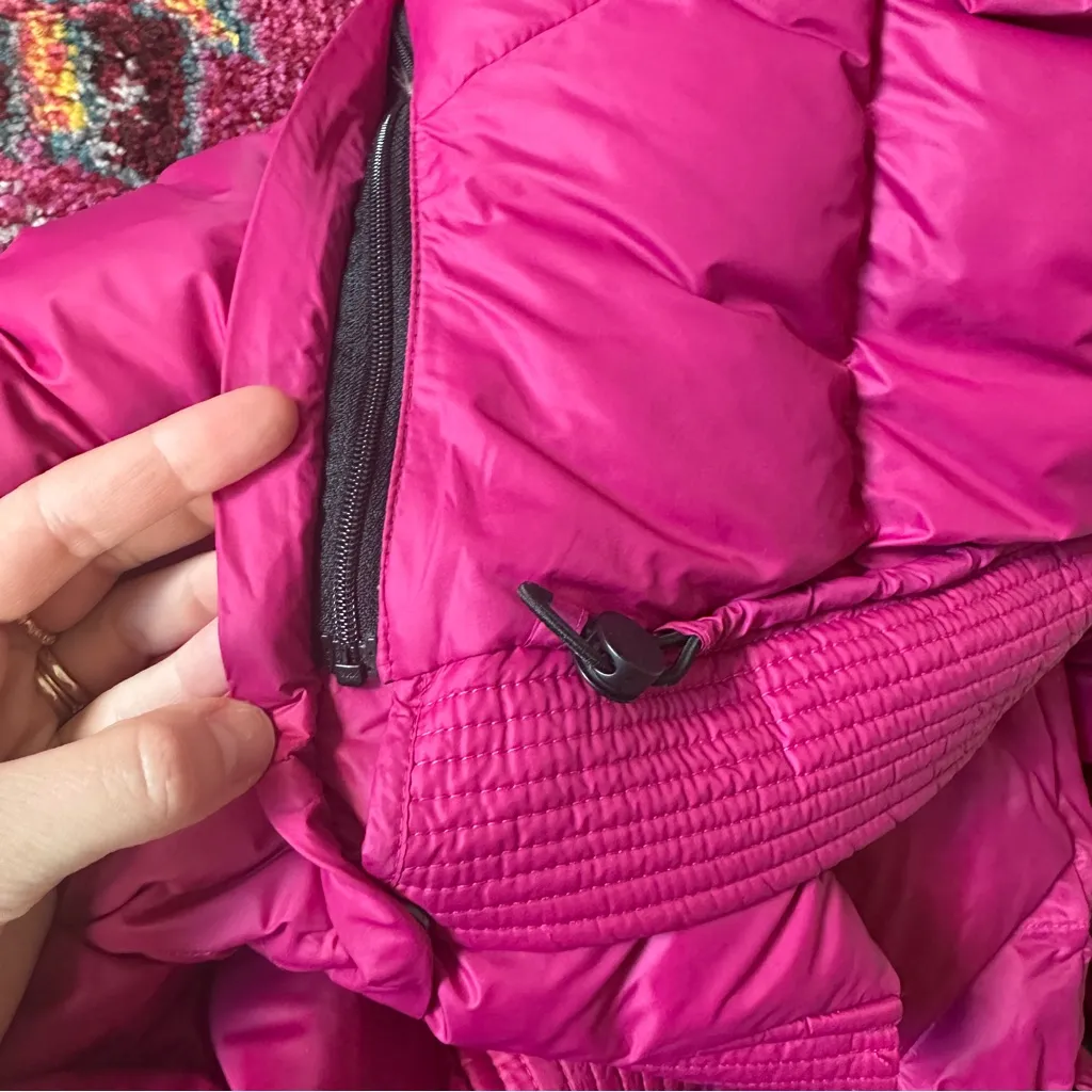 SOIA & KYO Bryanna Water Resistant 700 Fill Power Down Puffer Coat - Image 5