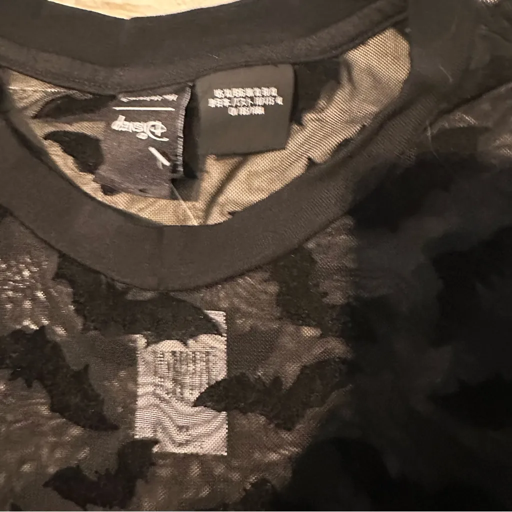 Her universe‎ x disney women’s cat mesh short sleeve extra large shirt Nwt - Image 5