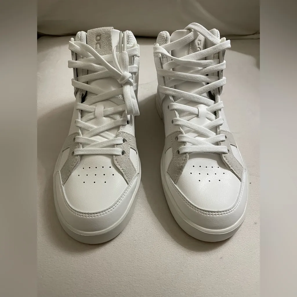 New in box On Cloud Women The Roger Clubhouse Mid White Sand Size 6.5 - Image 14