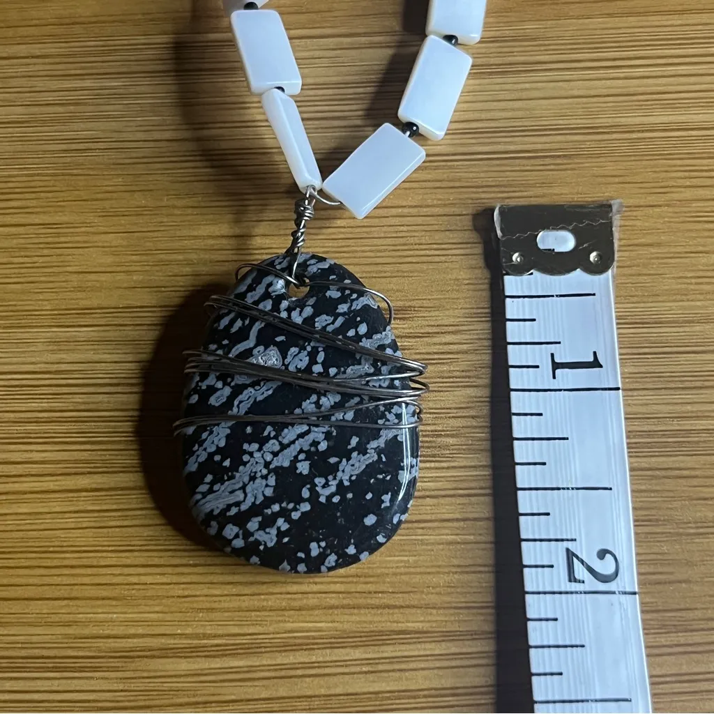 Anthropologie Black and White Beaded Necklace - Image 5