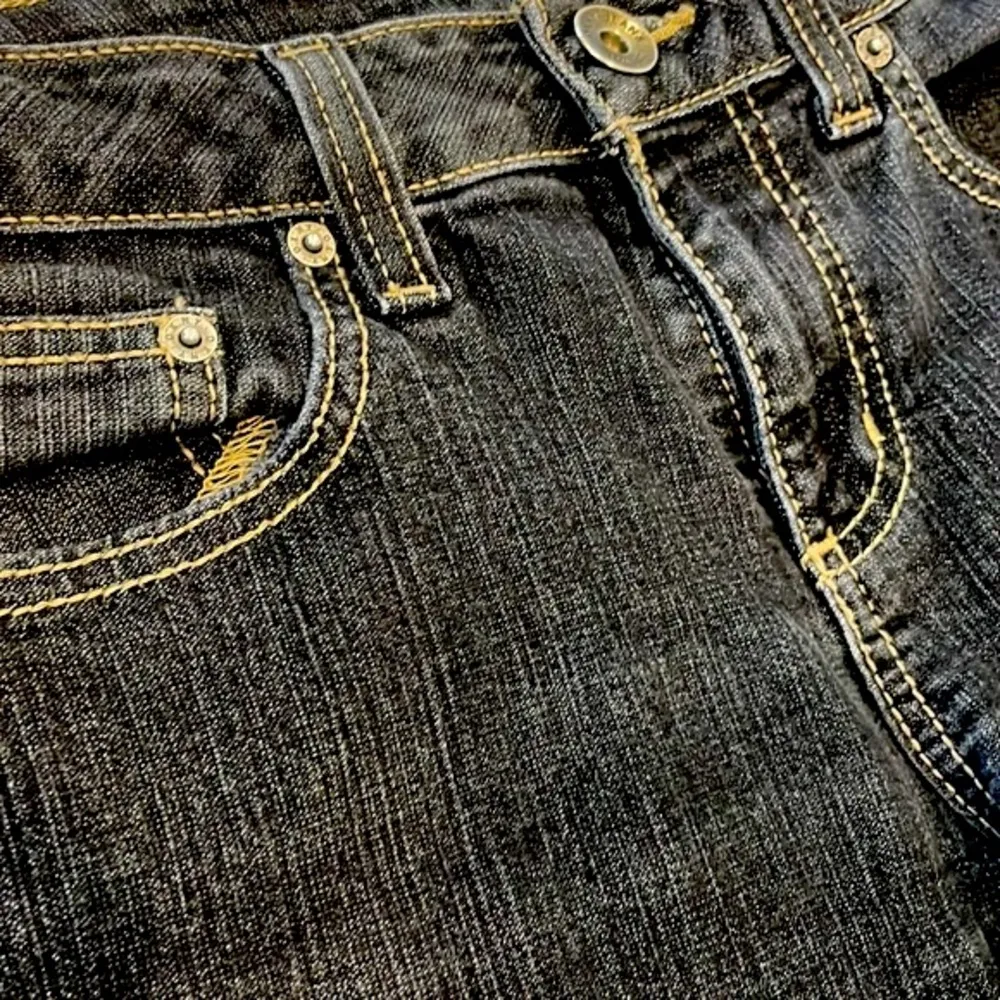 DKNY SOHO bootcut jean Womens 28x29 in greyish black wash - Image 9