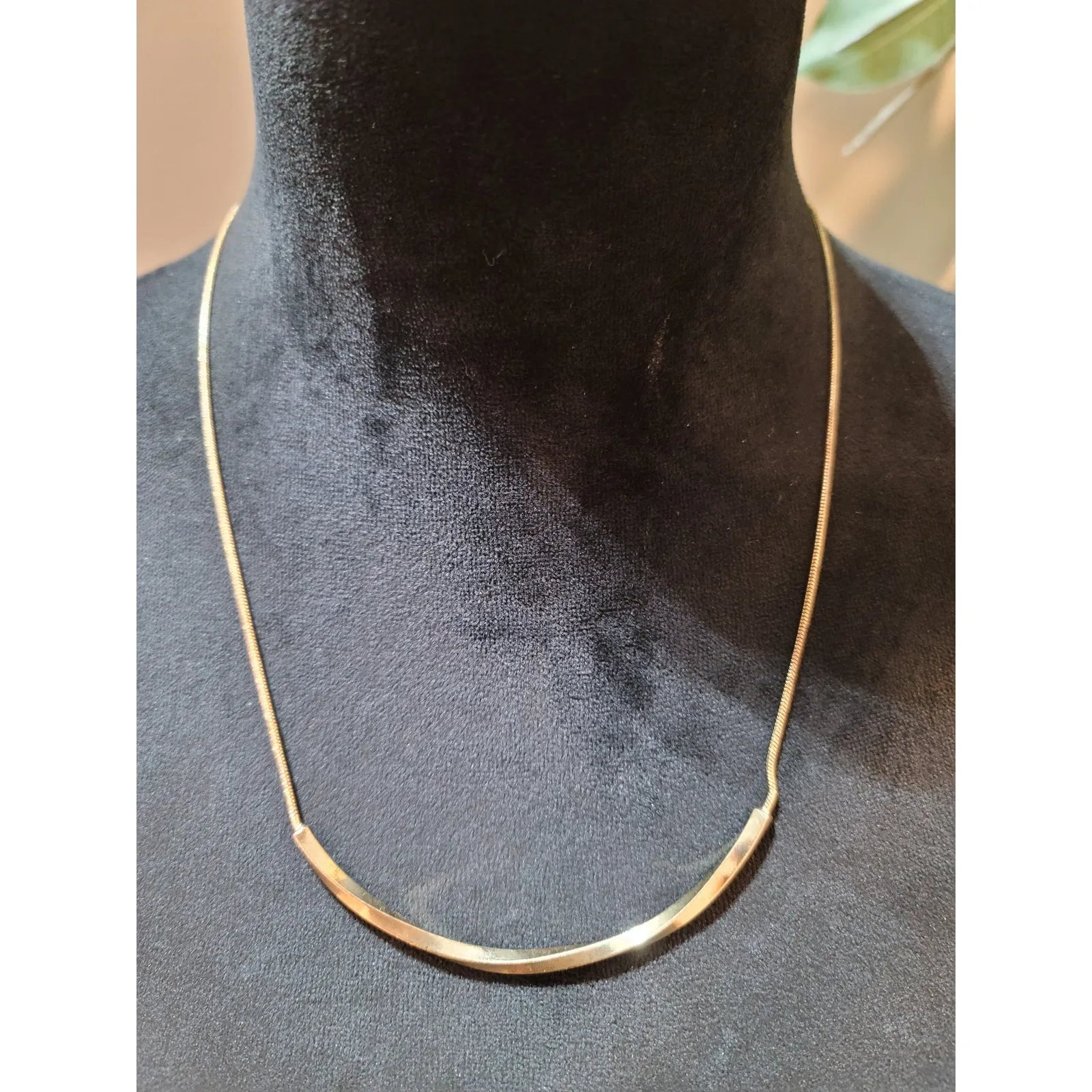 Women's Gold Tone Curved Bar Necklace With Lobster Clasp Snake Chain Design - Image 2