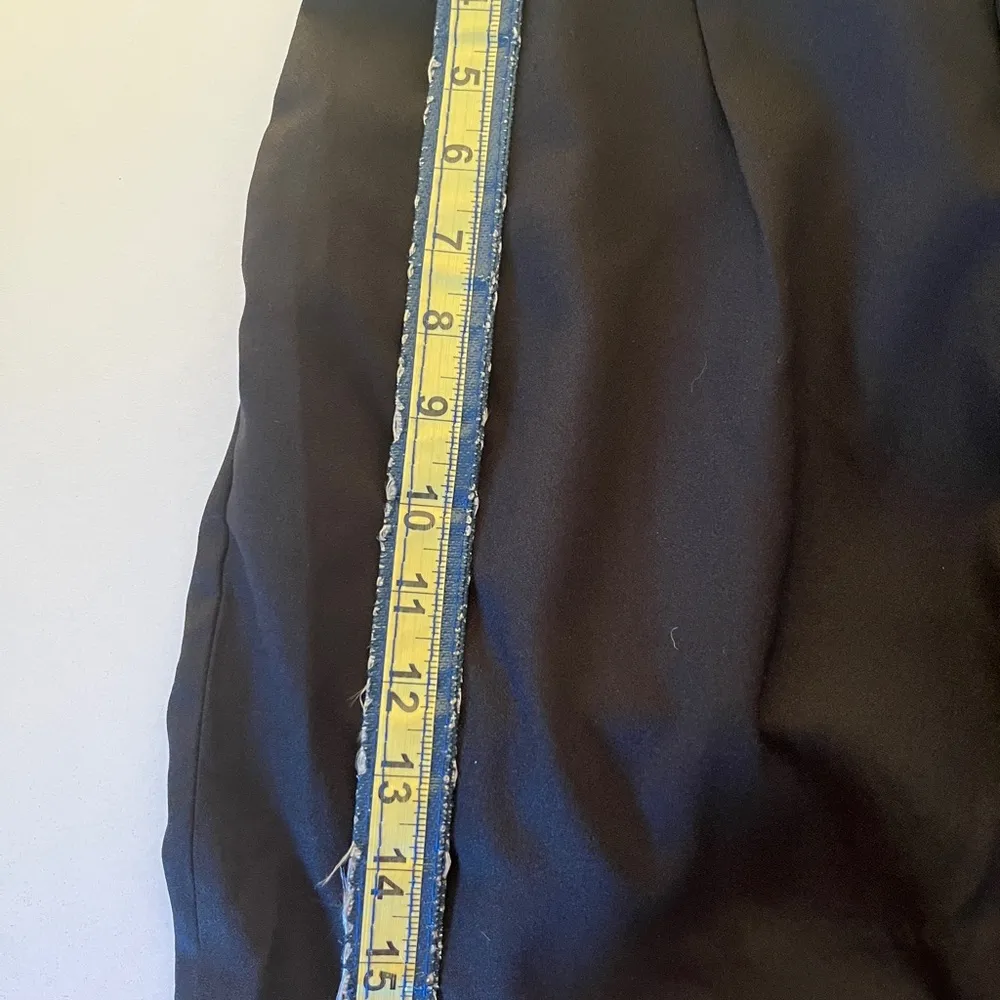 Banana Republic Women's Casual Shorts with Pockets Black Medium 8 - Image 7