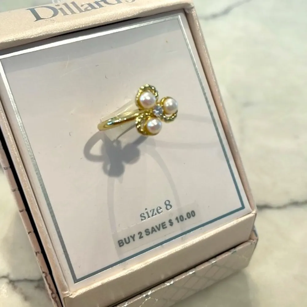 Gold tone pearl and cz ring new in box Size 8 - Image 4