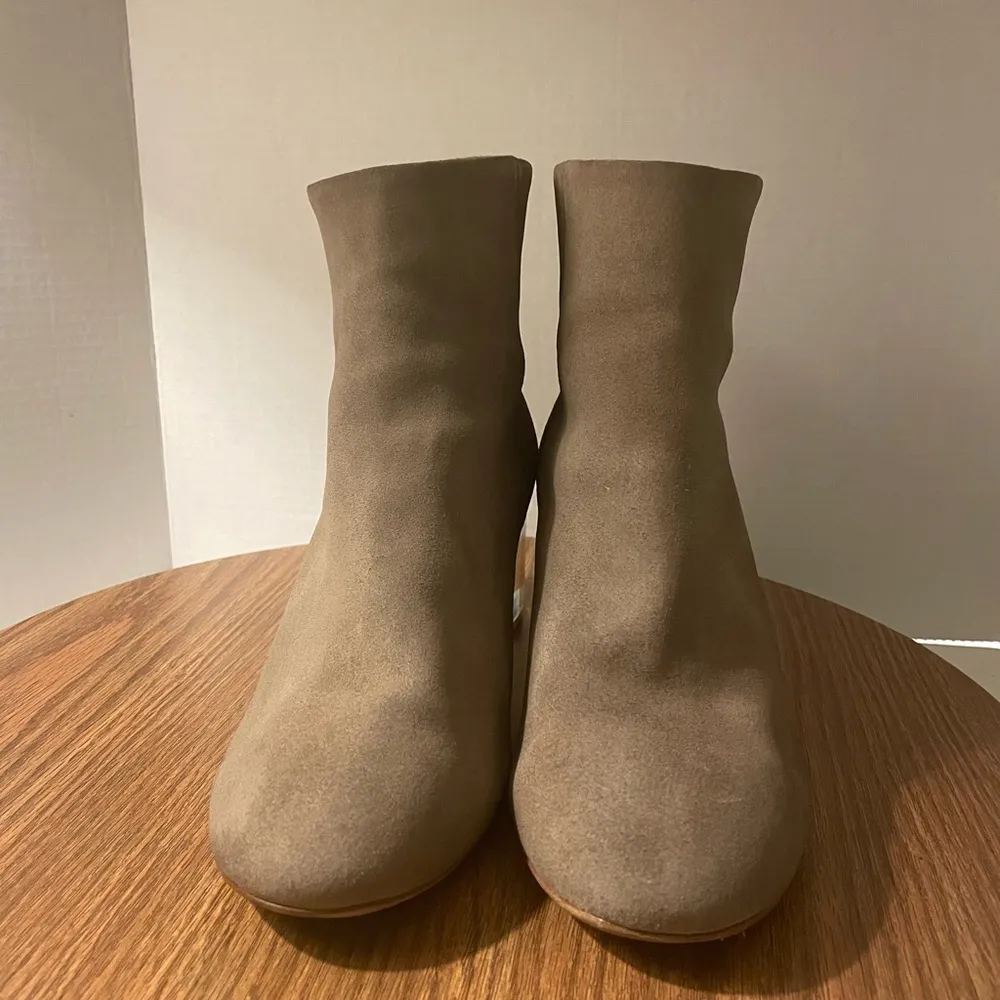 Rag & Bone Drea Suede Mid Block Lucite Heel Ankle Boot Smoke Suede 39.5 (9) - Image 2