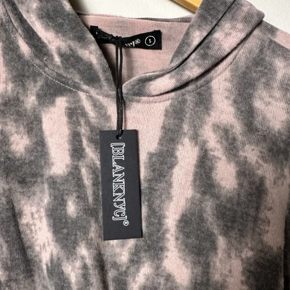 BLANK NYC  Women's Cropped Hoodie Size Small Animal Print Cheetah Long Sleeve NWT - Image 6