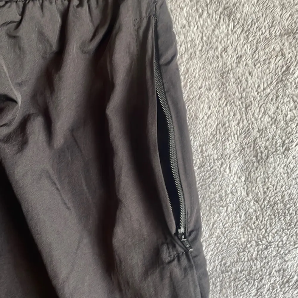 NWOT URBAN OUTFITTERS High Rise Wind Breaker Joggers Size M - Image 3
