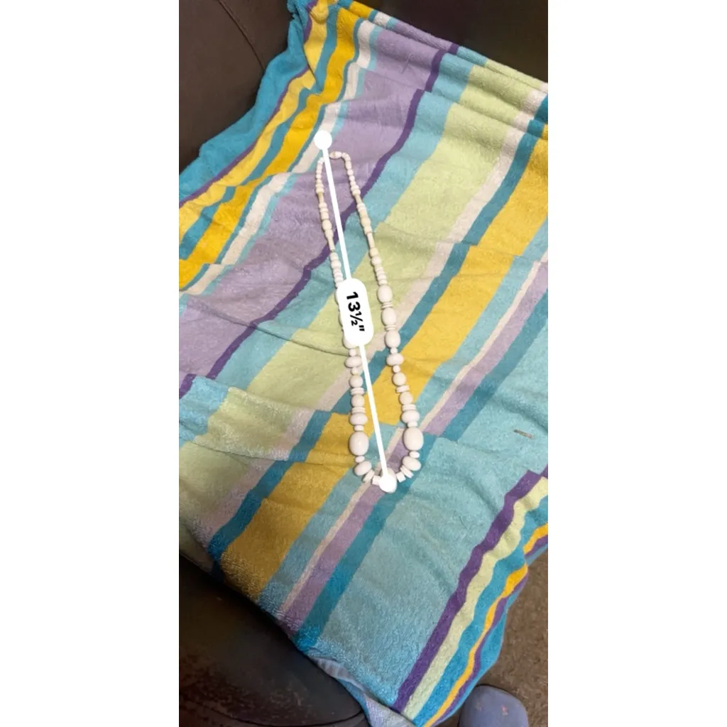 Women's Unbranded White Beaded Necklace One Size - Image 4