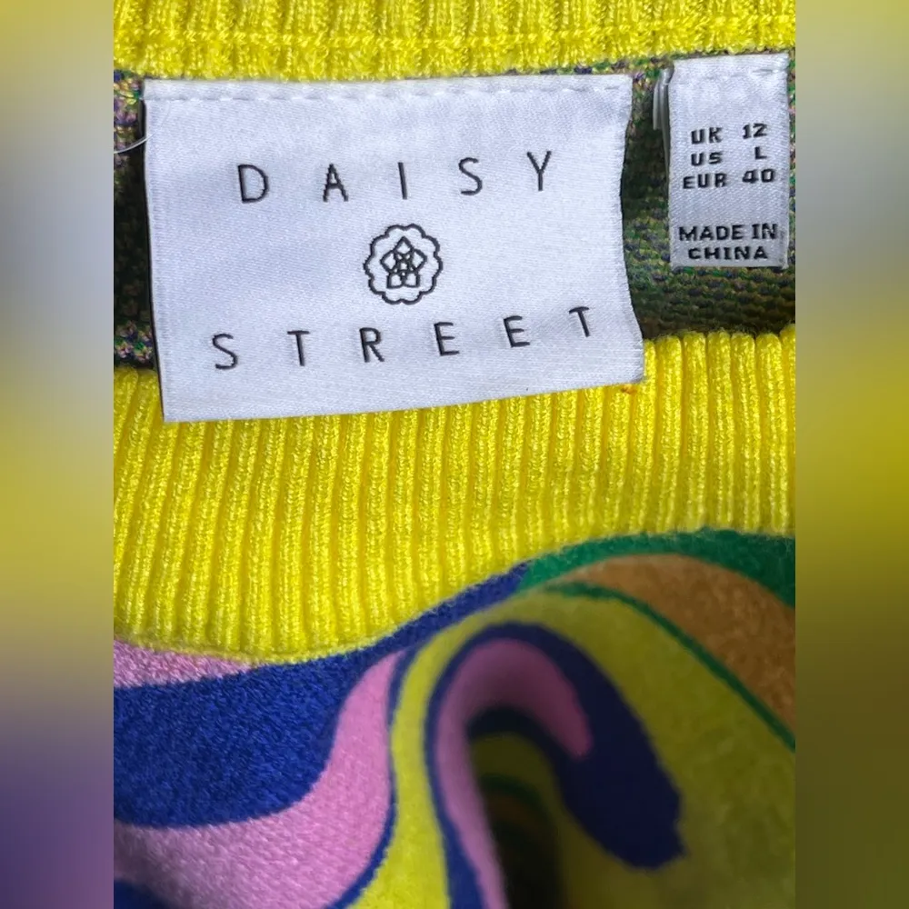 Daisy Street Women's relaxed boxy knit sweater in mix stripe print . size Large - Image 8