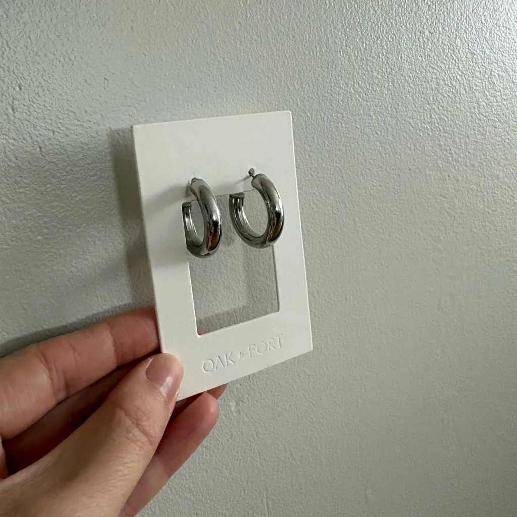 Oak and fort small chunky hoop earrings - Image 2