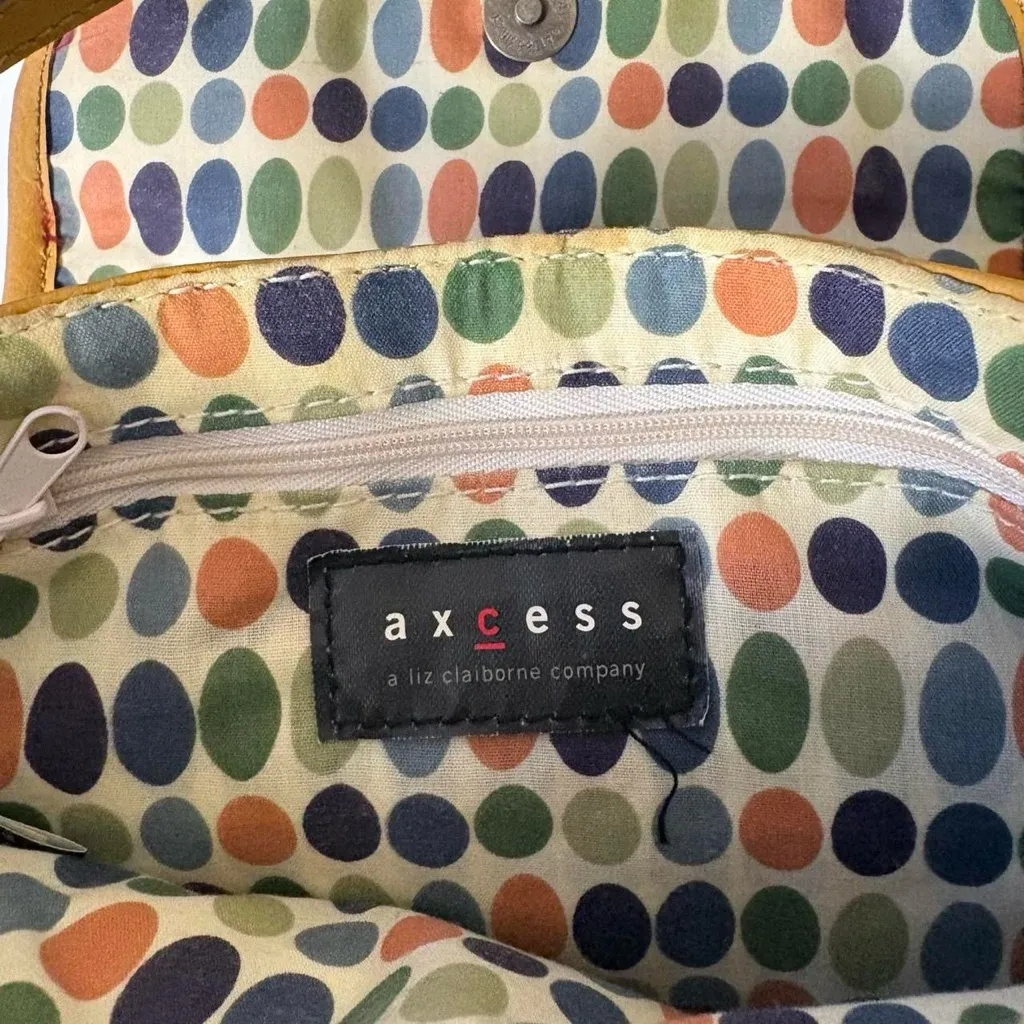 Y2k mustard yellow faux leather Axcess Liz Claiborne boho shoulder bag purse - Image 7