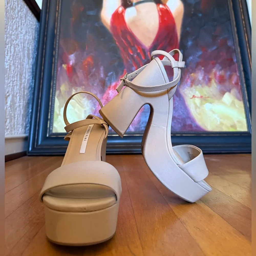 Gianni Bini Cream Platform Sandals with Chunky Heel size 8 - Image 3