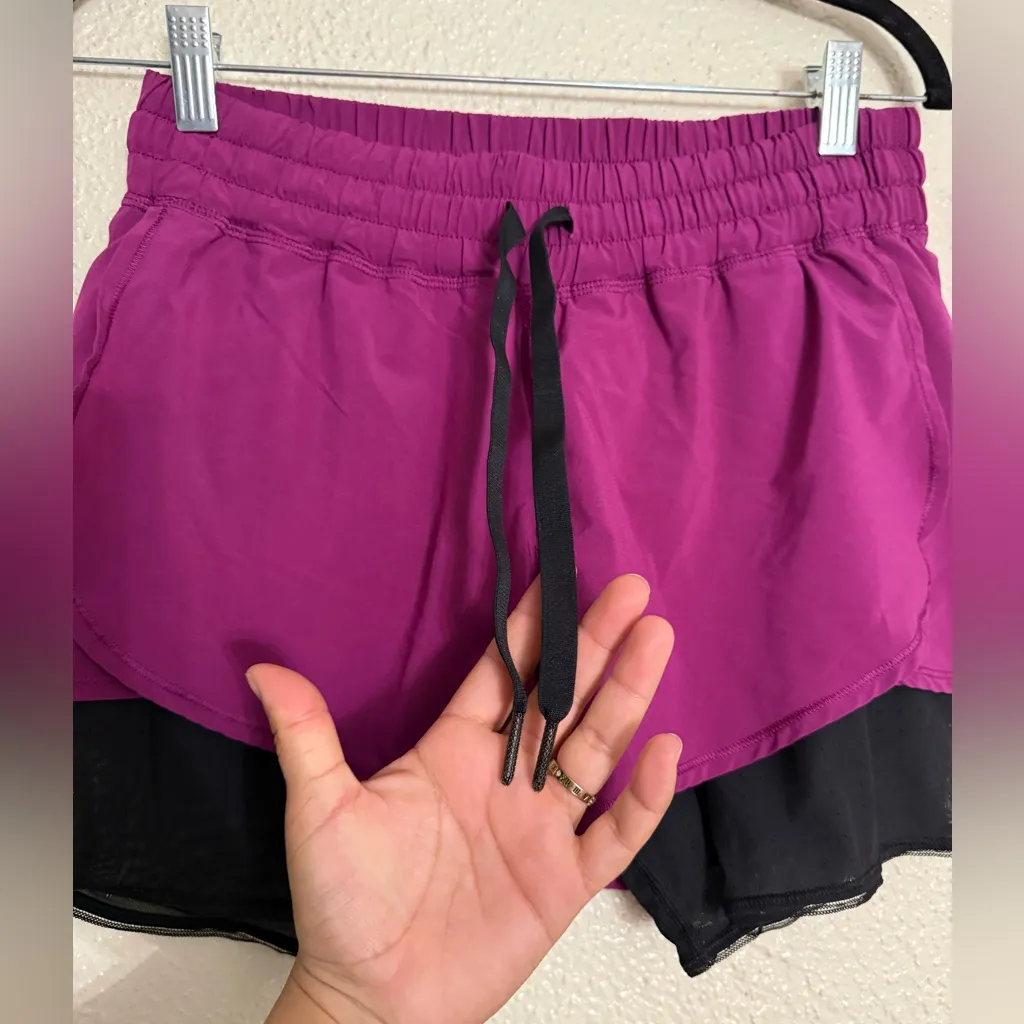 Lululemon Hot To Street Regal Plum / Black Women’s Size 8 Lined Short - Image 5