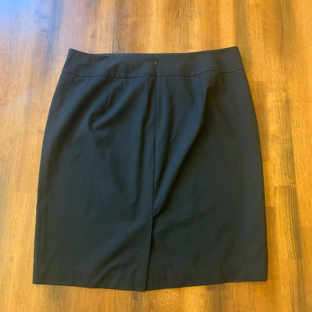 Banana Republic skirt women’s 14 black stretch lined pencil skirt back s… - Image 4