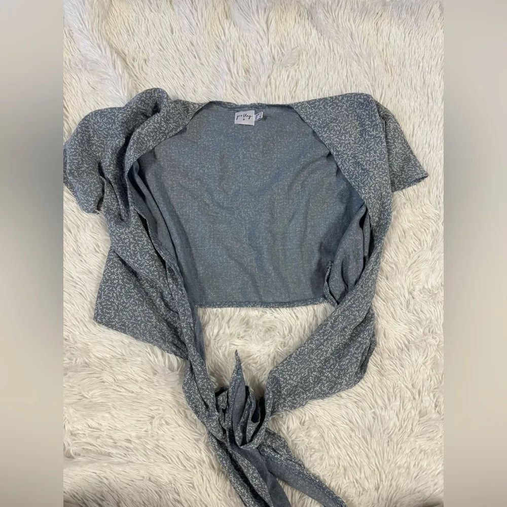 floral wrap top size 4 - Image 3