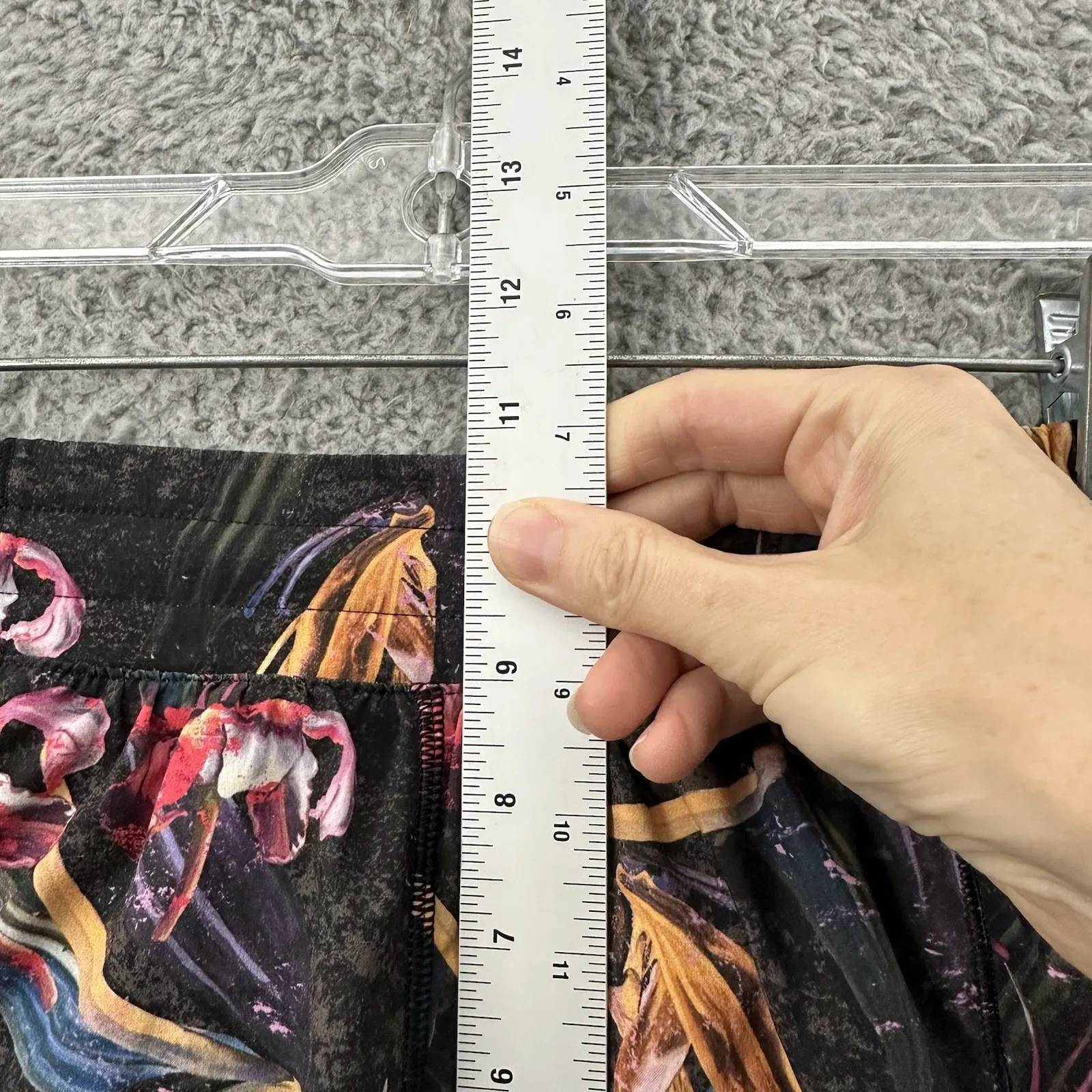 Lululemon Hotty Hot Low Rise Lined Shorts‎ 4" Veiled Floral Black Athletic W 8 - Image 9