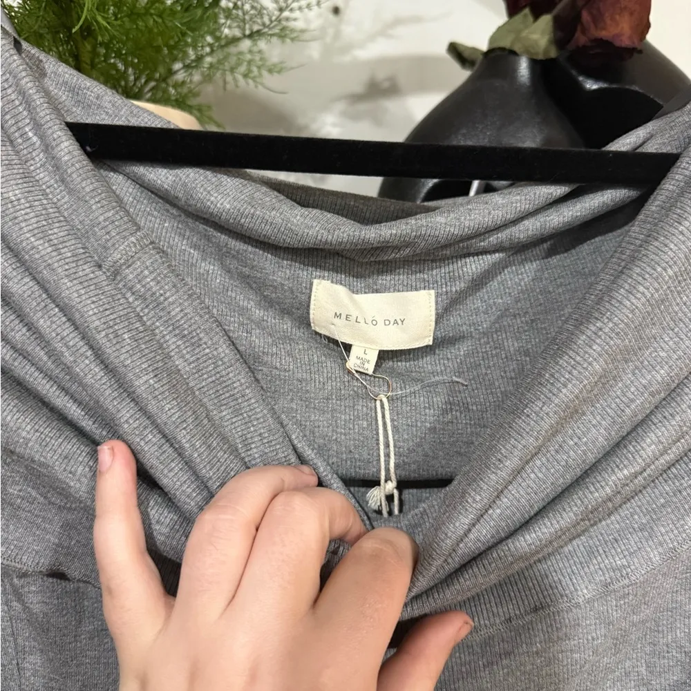 MELLODAY Gray Off-the-Shoulder Sweater with Elegant Drape size large - Image 5