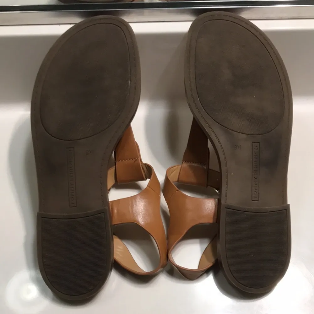 Tommy Hilfiger Women’s Burke Faux Leather Brown Hardware Thong Sandals - Image 8