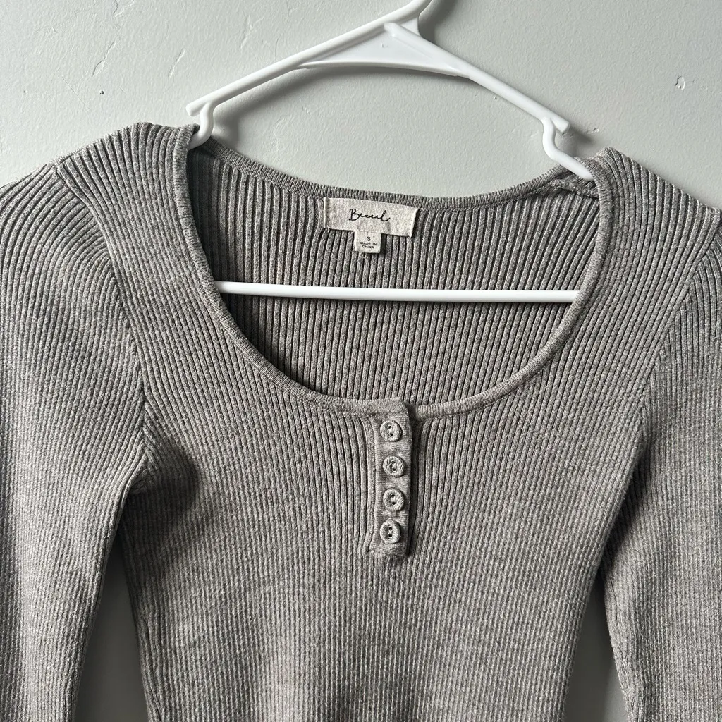 Gray Ribbed Long Sleeve Top - Image 2