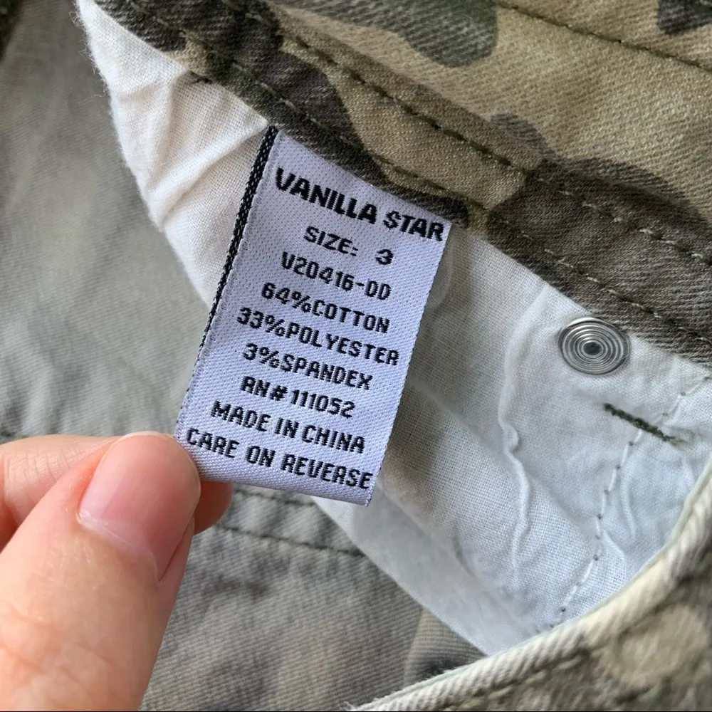 Vanilla Star Cargo Cropped Pants in Green Camo - Size 3 - Image 8