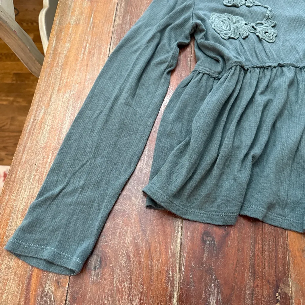 Altard State Green Long Sleeve Peplum Tee with Floral Applique, Size Small - Image 3