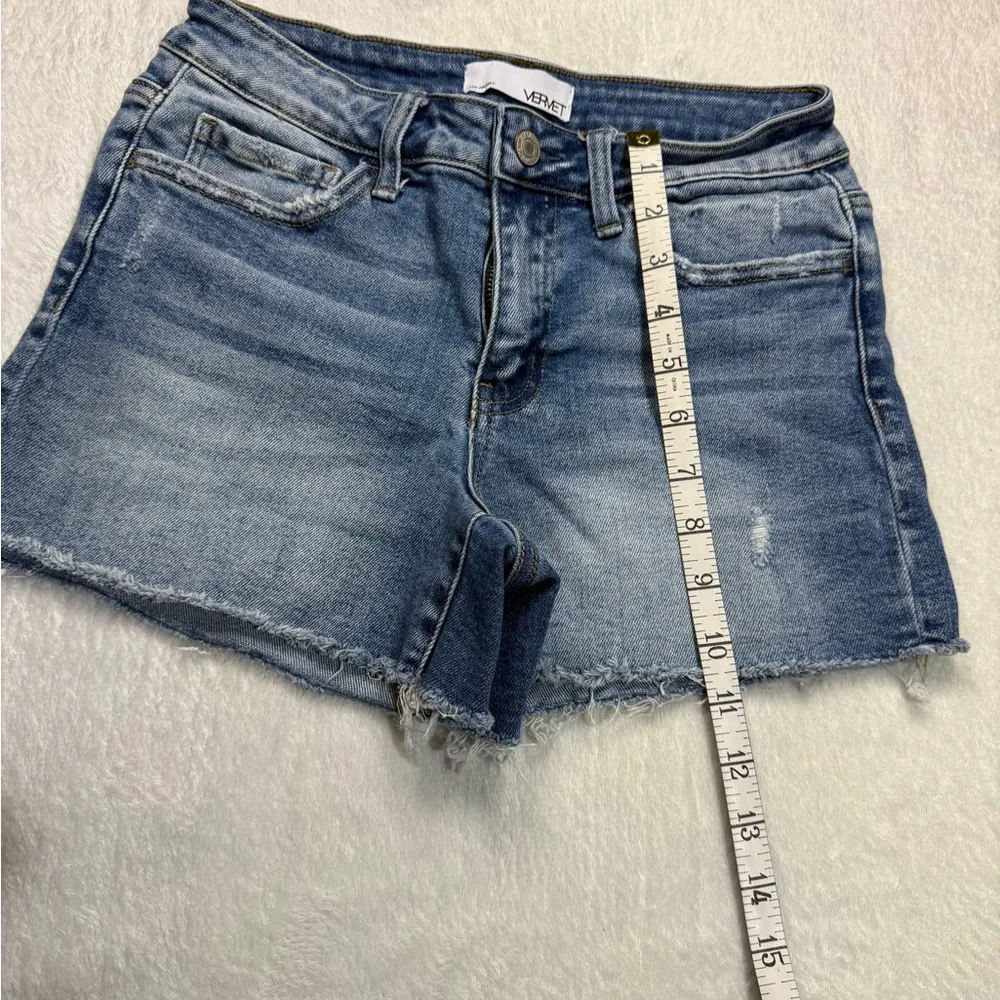 VERVET Blue Jean Shorts with Raw Hem and Distressed Look - Image 3