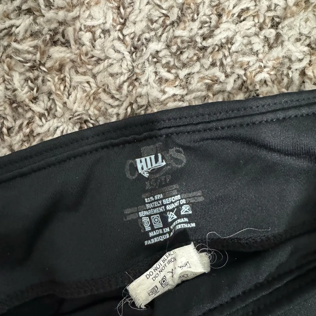 Hot Chillys Cold Weather Layers Top in Small & Bottoms in XS
Ski layers Black Size undefined - Image 5