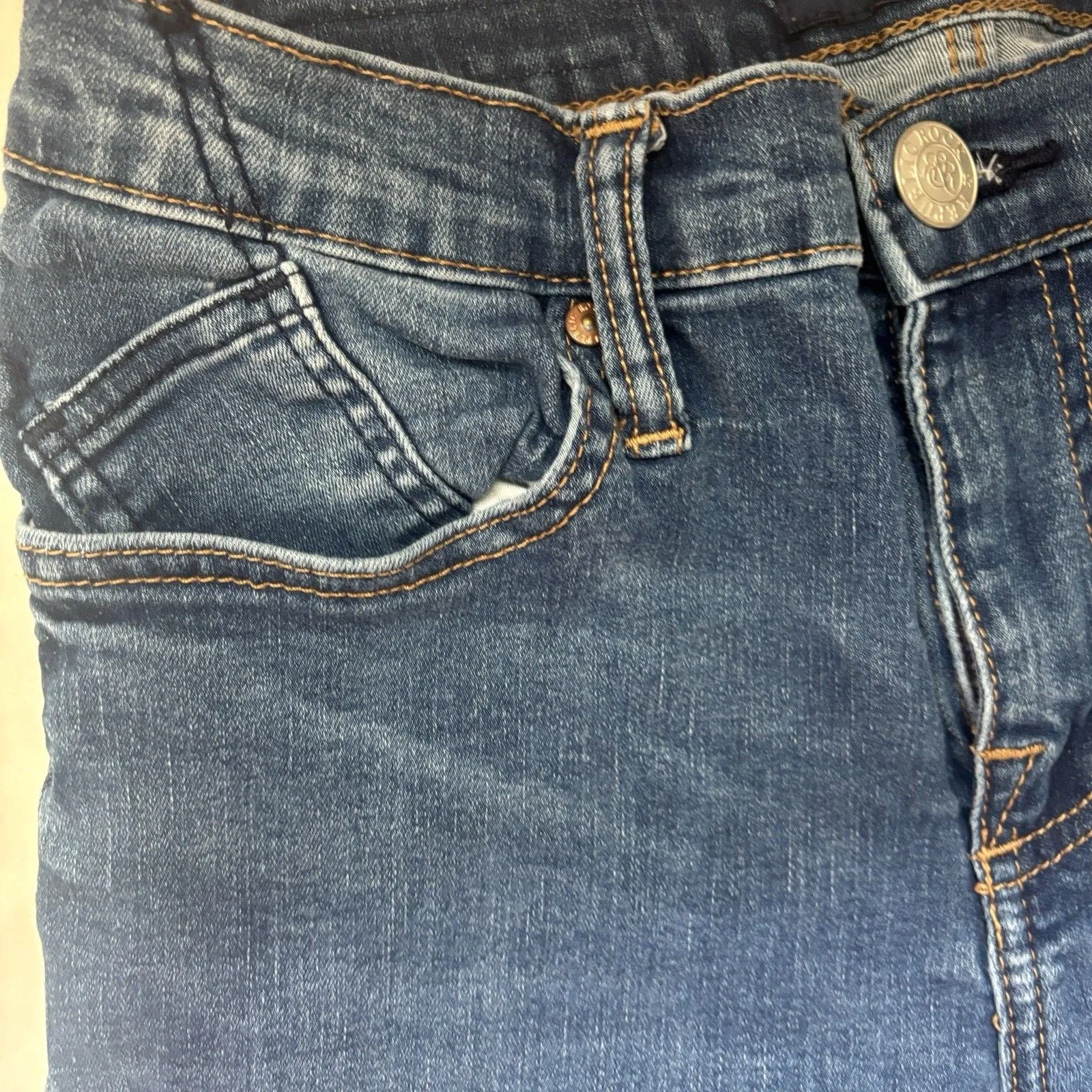 ROCK & REPUBLIC Berlin Distressed Mid-Rise Jeans Women's Size 8 Medium Wash - Image 14