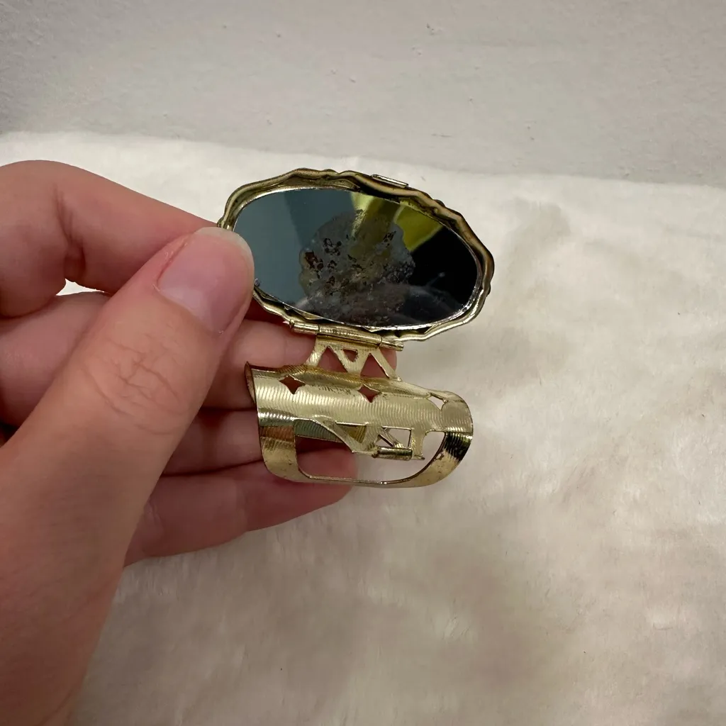 Vintage Las Vegas lipstick mirror holder! Women's accessories Gold - Image 11
