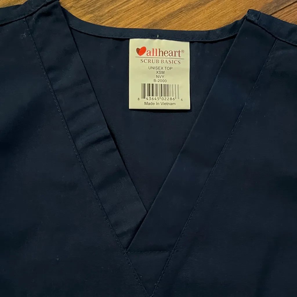 NEW Women’s Navy Blue Scrub Set Size undefined - Image 4