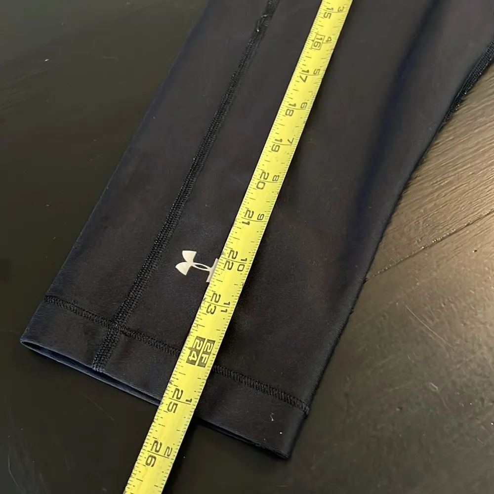 Under Armour Black capri Leggings - Image 2
