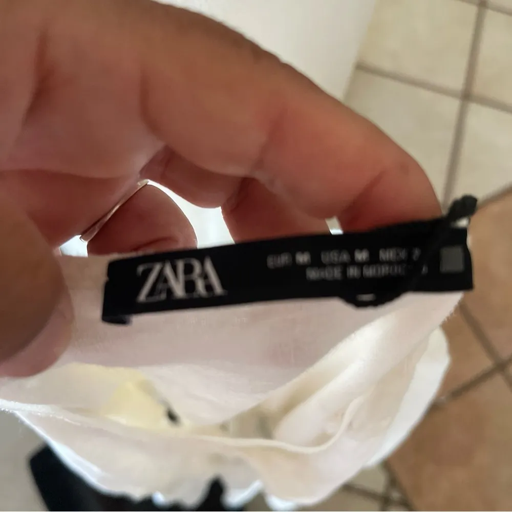 Zara linen blend dress long sleeve white ivory size M smocked ruffle - Image 9