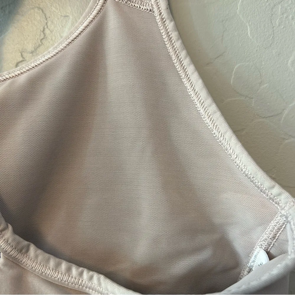 Victoria sport light gray and black open back sports bra size large - Image 12