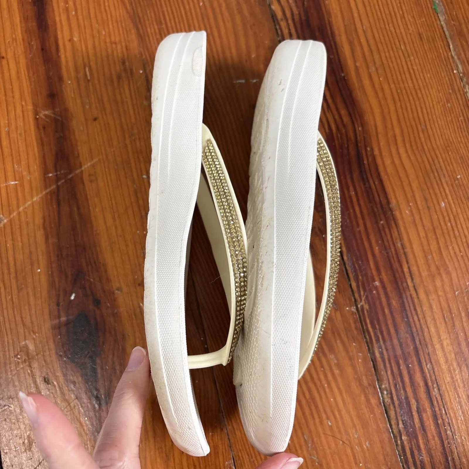 FitFlop Sandals Women Size 6 Flip Flop Beige Ombre Sparkle Slipper Gold White - Image 3