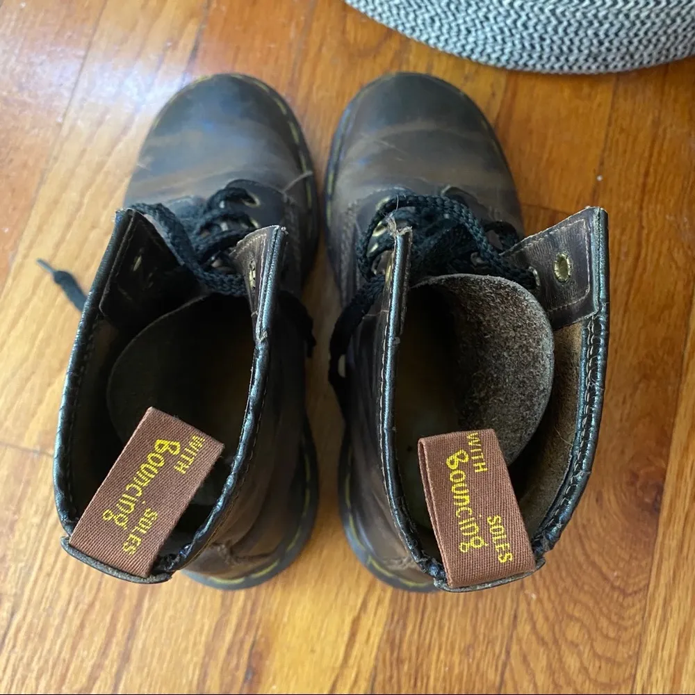 ✨VINTAGE brown leather Dr. Martens✨ Doc Martens boots with bouncing soles - Image 3