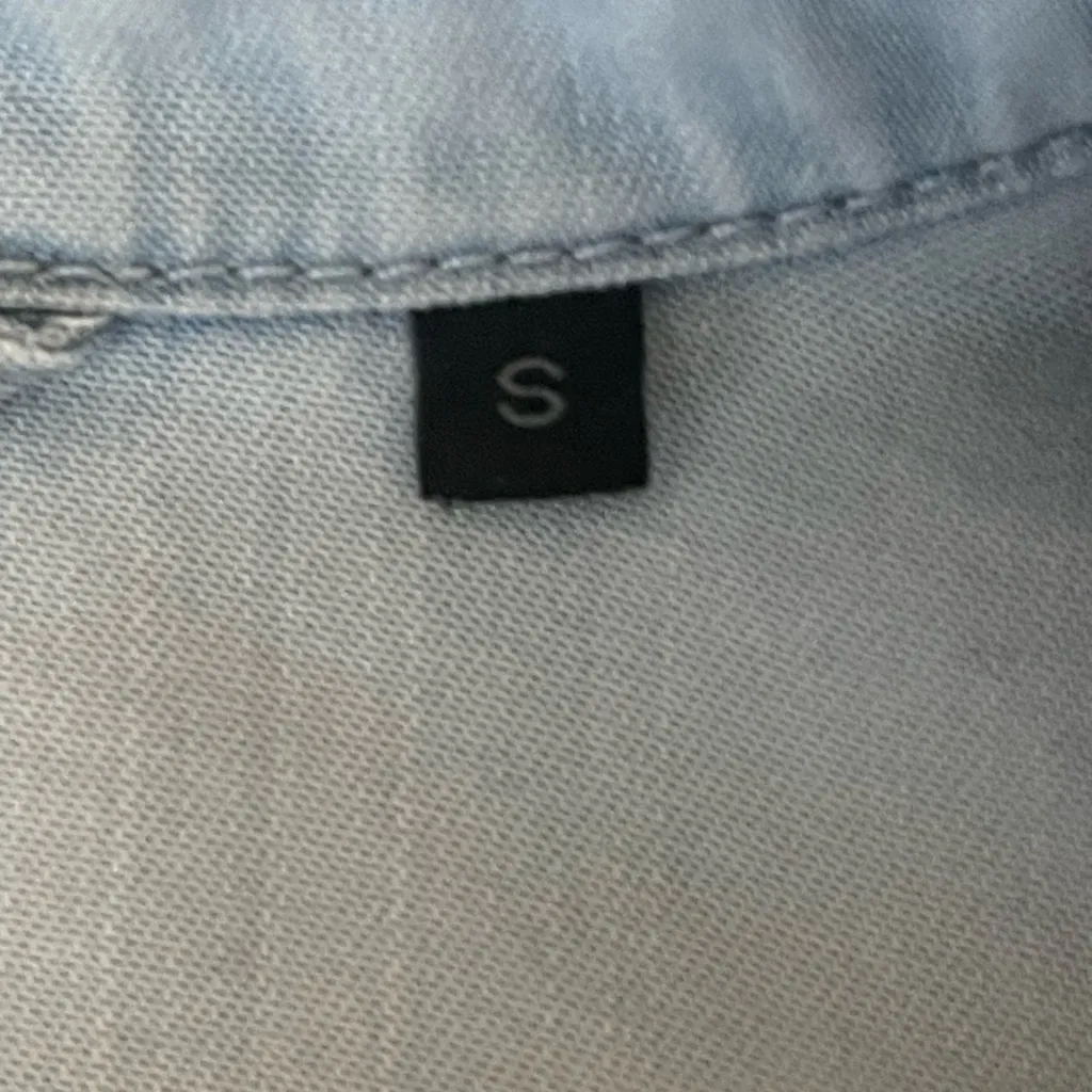 Guess  Light Blue Chambray Button Down Top Sz S | Boho Chic Everyday - Image 4