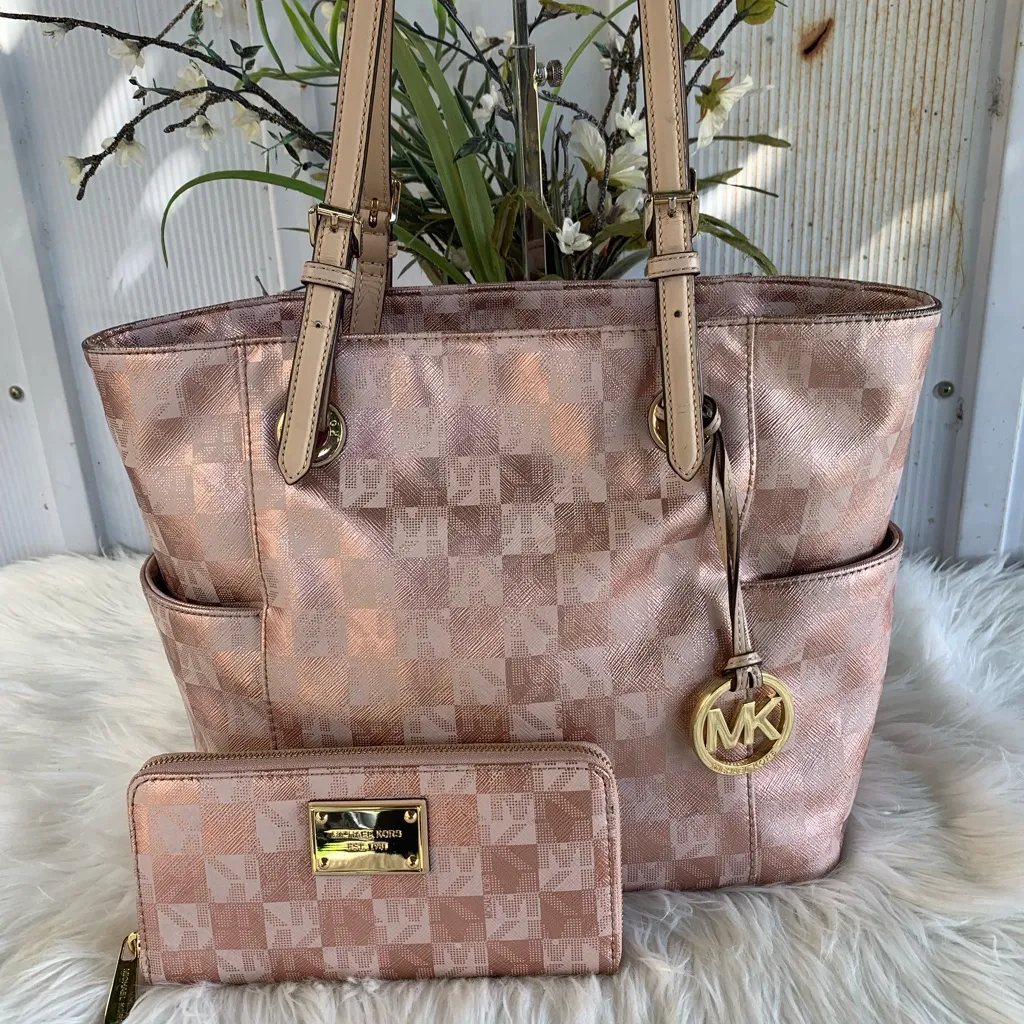 Michael Kors Checkered Rose Gold Continental Wallet - Image 9