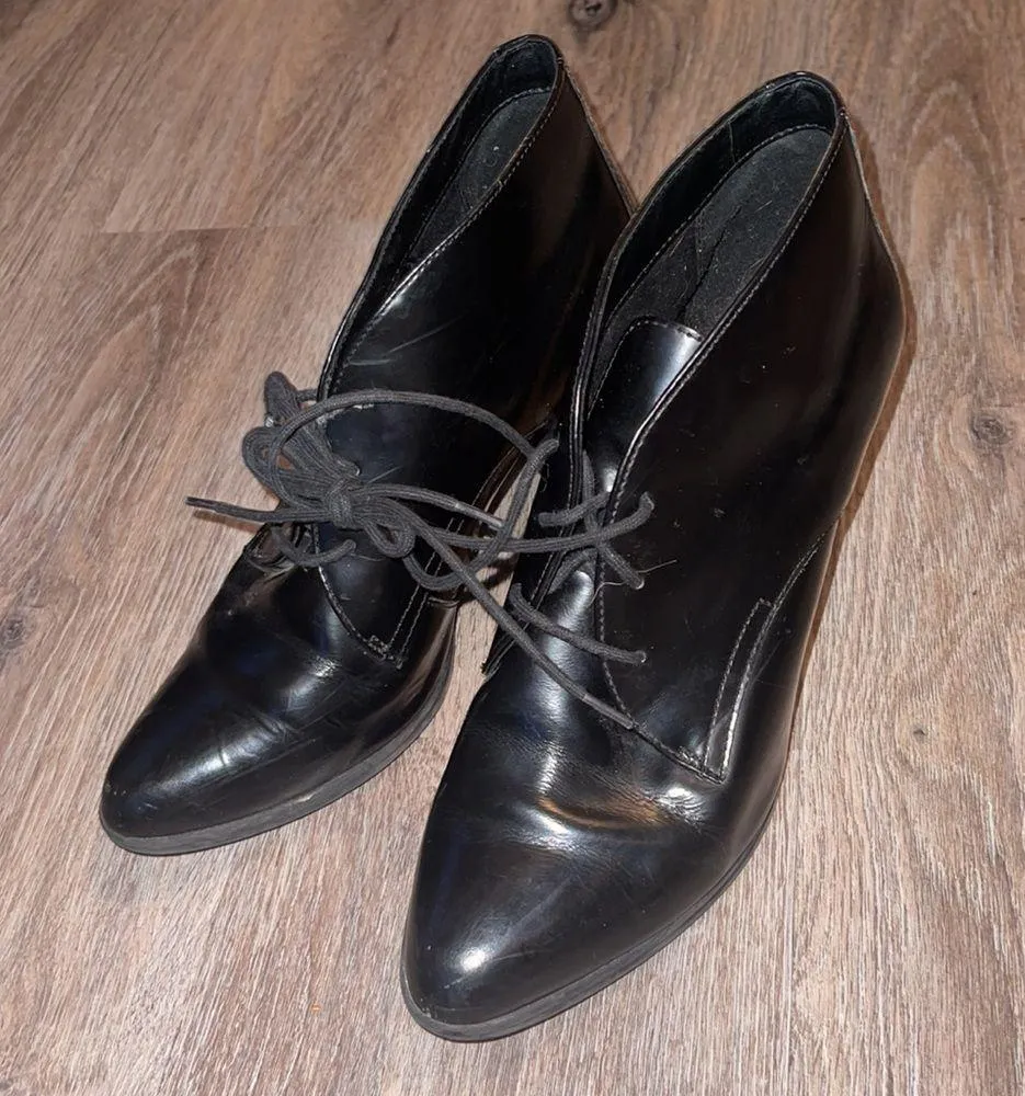 Clark’s Heeled Ankle Boots Size 9.5 Medium - Image 3
