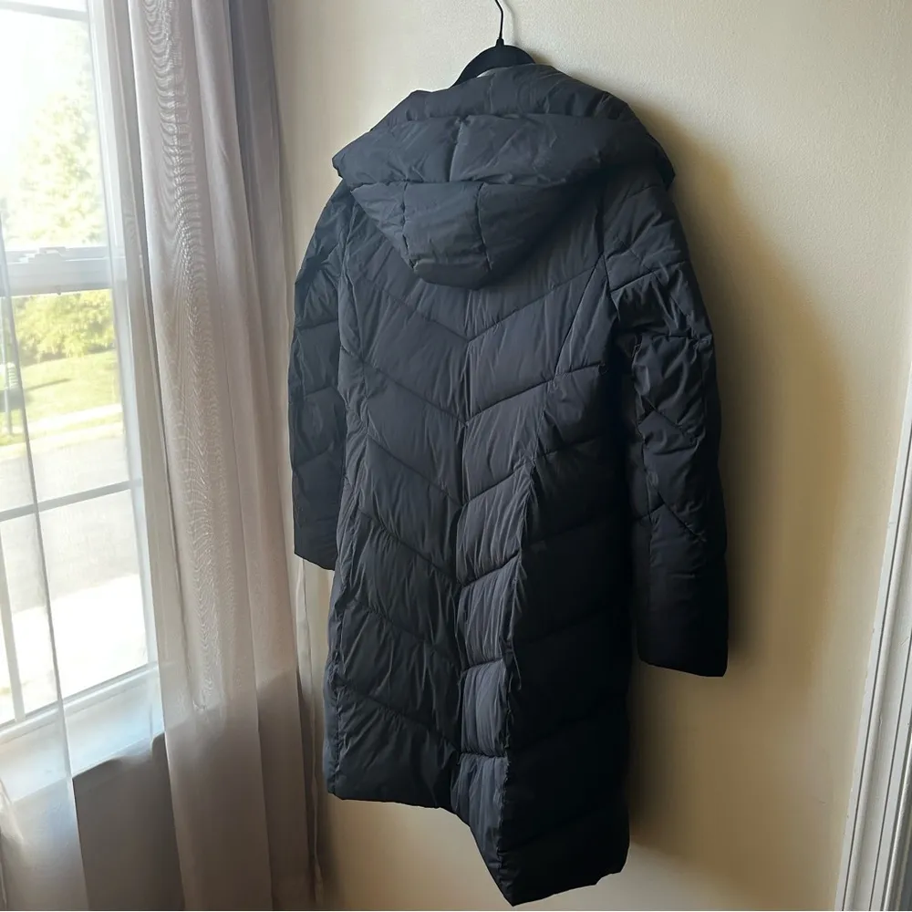 - Hooded Puffer Jacket - Size Medium - Image 3