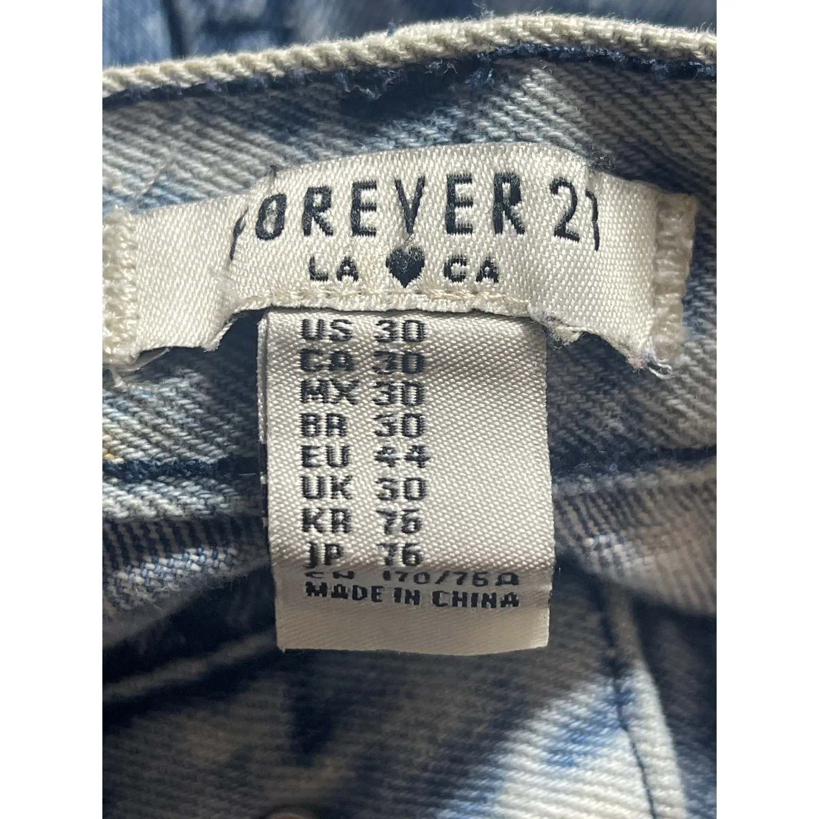 Forever 21 Blue Acid Wash Distressed Raw Hem Cut Off Denim Jeans Shorts Size 30 - Image 3