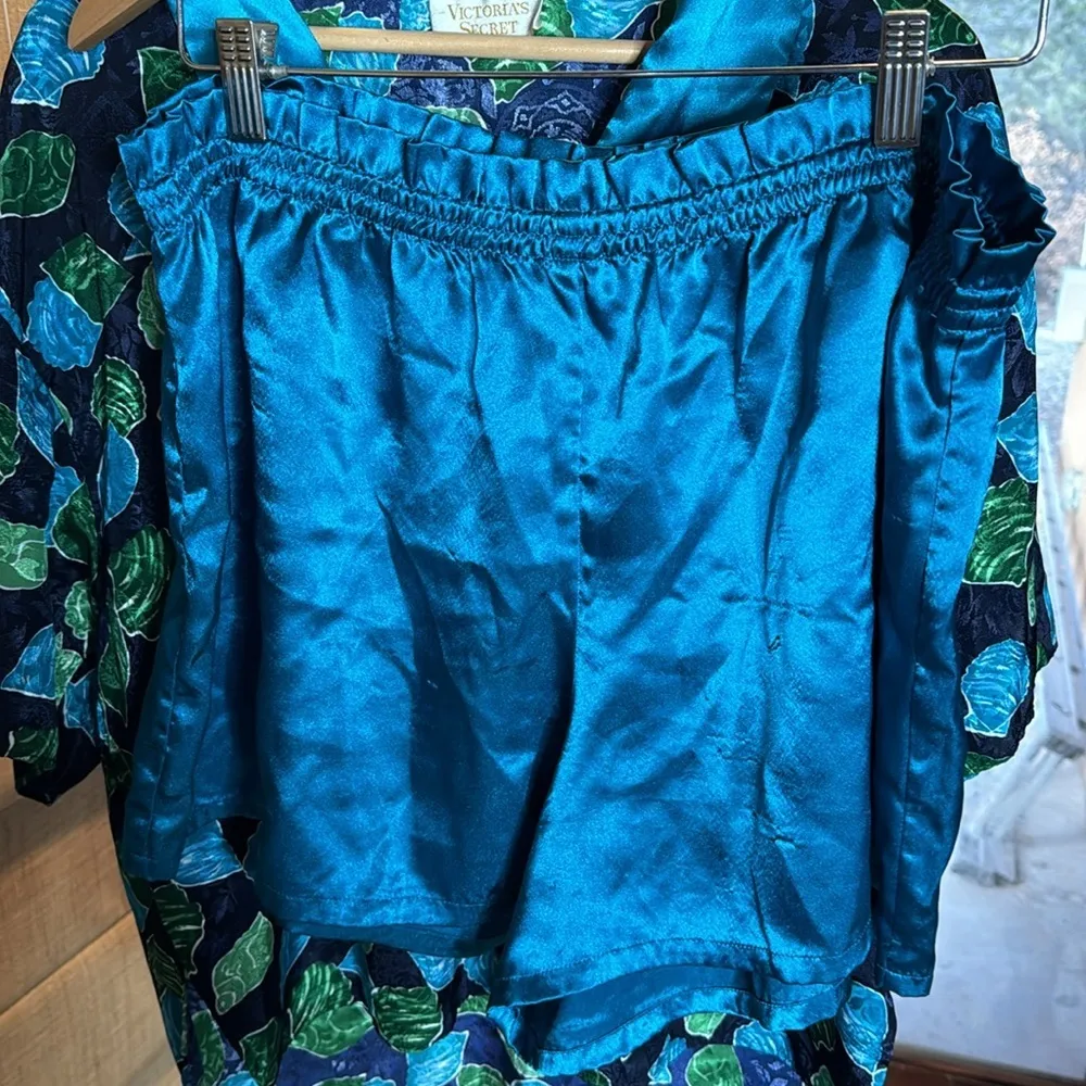 Victoria’s Secret Gold Label Satin Blue Green Pajama Short Set Size Medium - Image 5