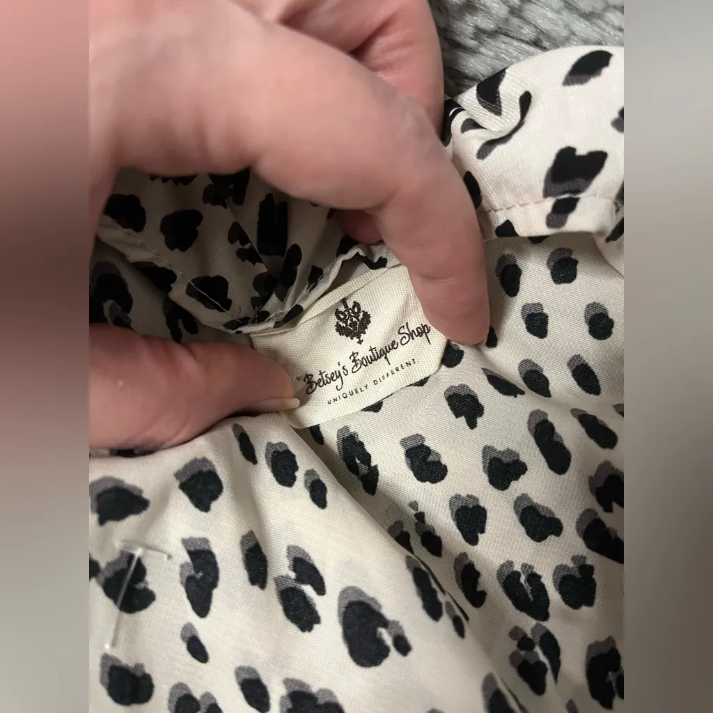 Betsey’s Boutique Shop Women’s Lightweight Cardigan Size Small - Image 4