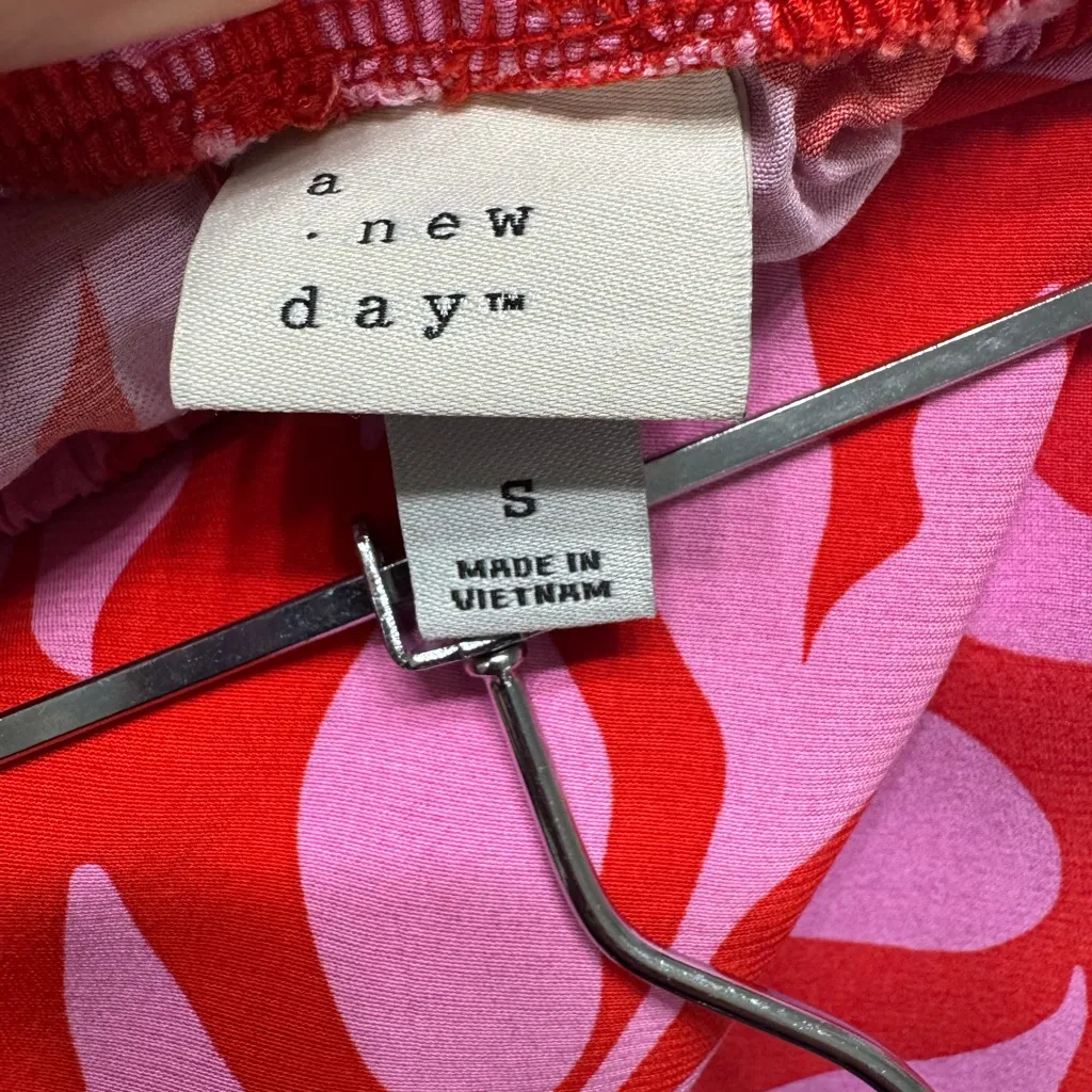 A New Day Red and Pink Patterned Set - Image 5