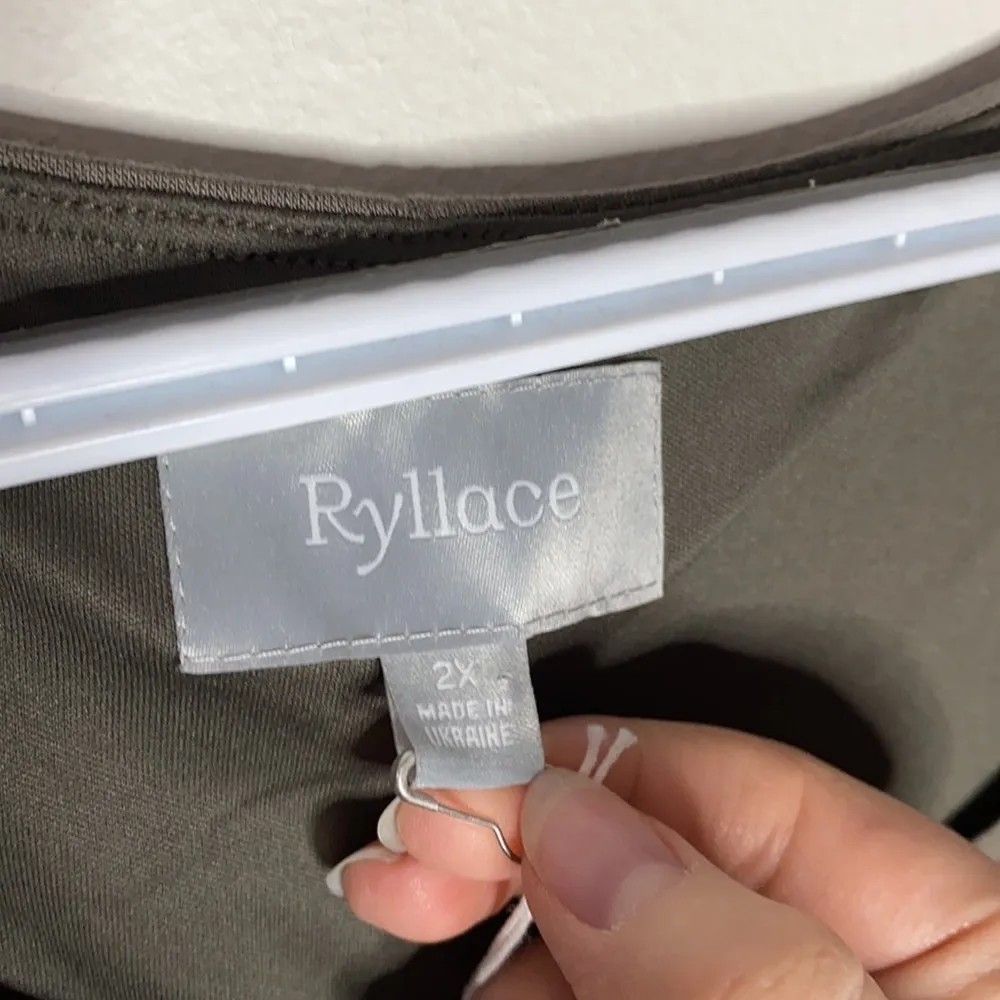 Ryllace olive long sleeve basic t - Image 10