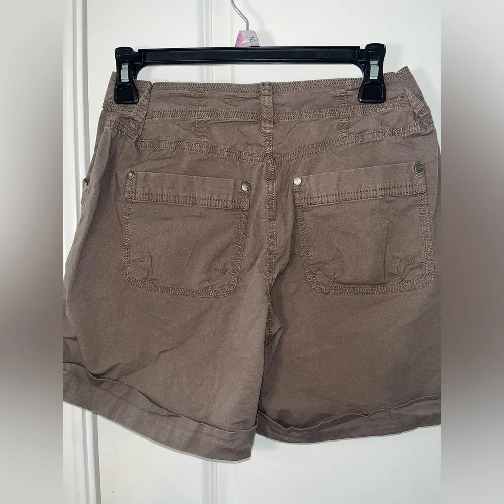 Gloria Vanderbilt Cargo Brown Button Pocket Casual Utility Long Shorts Sz 4 - Image 4