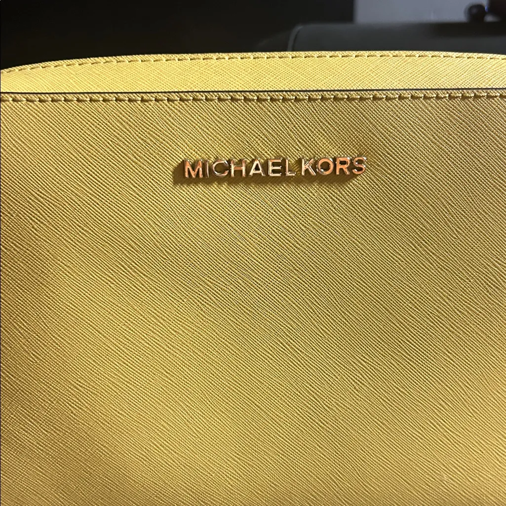 Michael Kors Jet Set large Saffiano leather crossbody bag in Sunflower - Image 2
