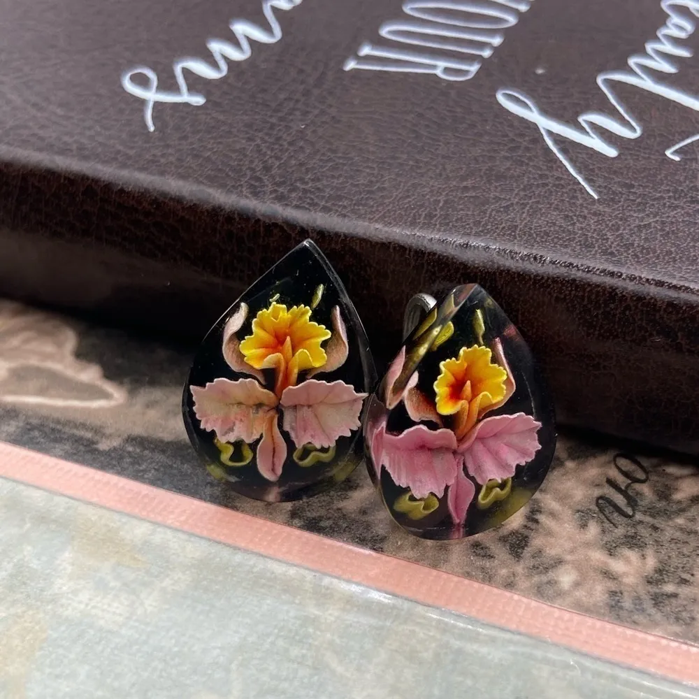 1960s Vintage Dried Flower Teardrop Earrings Lucite Resin Botanical Pink - Image 6