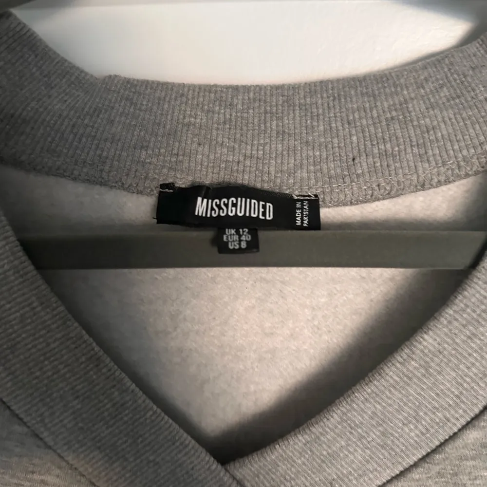Misguided V-Neck Sweatshirt - Image 3