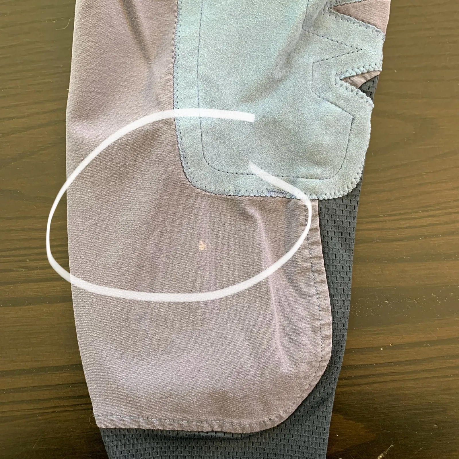 FLAWS Ariat Women's Riding Breeches Size 32R Grey Knee Patch Equestrian Pants - Image 4