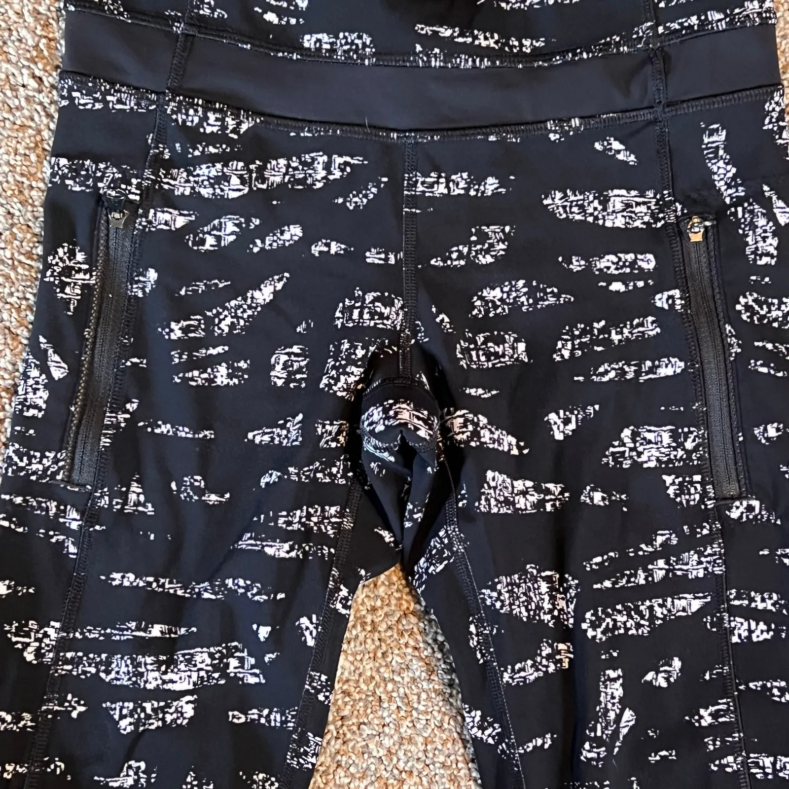 Lululemon Inspire Tight II Graf Black White. Size 4 - Image 6